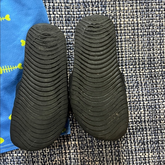 Perfect lax combo for 7 to 8yr Nike Black Slides with Blue Fish Print lax Shorts - Picture 5 of 5